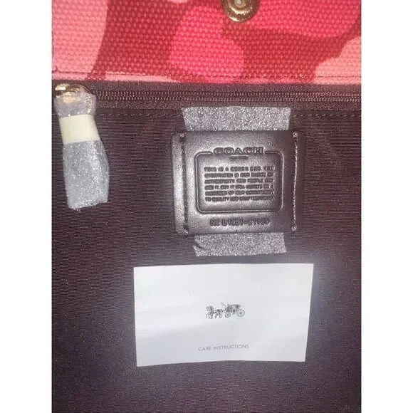 🔥🎁NWT! Coach Heart Print Canvas Tote Handbag 91169 Multi  Msrp:$278.00 - Picture 9 of 10